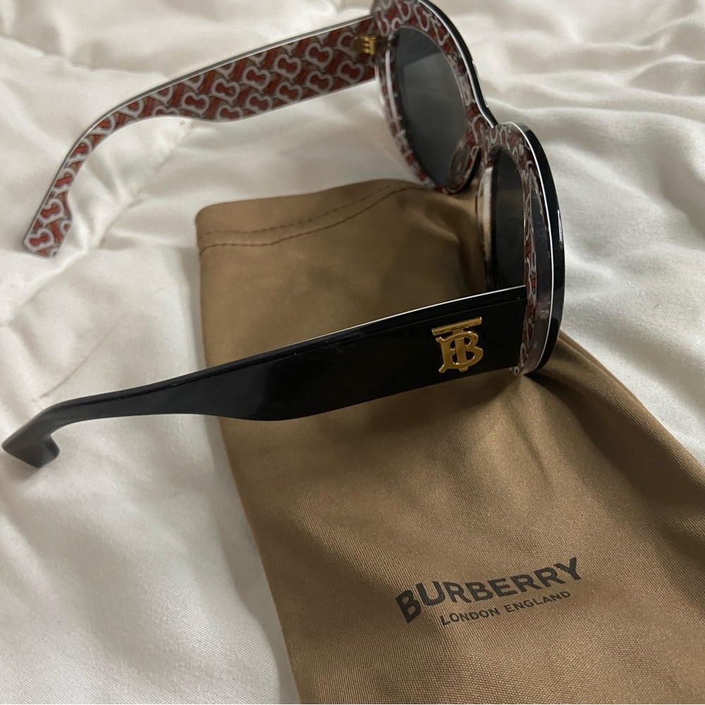 Burberry Black Sunglasses with Burberry print Detail